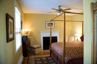 Hopkins Ordinary Bed, Breakfast and Ale Works - Sperryville - 1