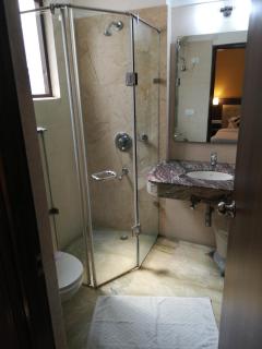 Inn Tawang Near B L Kapoor Hospital A Well Hygiene Hotel - New Delhi - 6