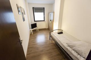 AVR Apartment HOF 1 - 2