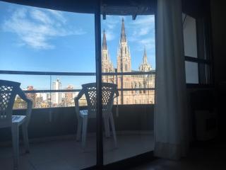 Departamento Plaza Moreno con balcón - 7