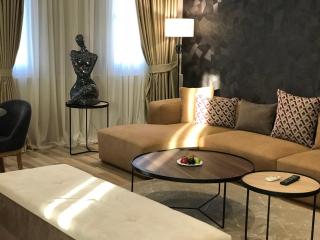 Hotel Deluxe - Tirana - 6