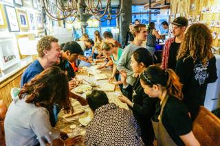 SONDERIA Lazybones Hostel- Wenshu Temple Side, Chill Hostel with All-Day Brunch, Travel Agency in English & Local Bar Vibes - 7