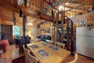 The Creekside Cabin - 3