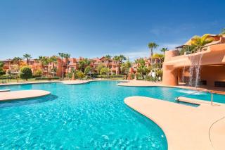 Sunny 2BR Resort Style Apartment New Golden Mile Estepona FREE PARKING WIFI & AIRCON - Estepona - 4