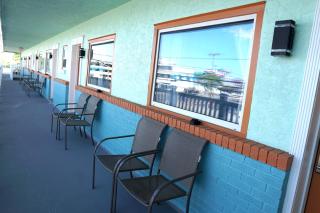 Beachside Resort - 6