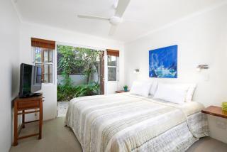 Courtyard Charm, Ocean Views, Little Cove - 3