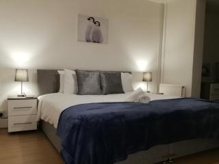 Filton House by Cliftonvalley Apartments - Bristol - 7