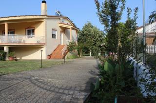 Village Guesthouse - 3
