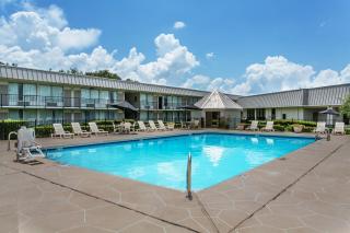 Ramada by Wyndham Houma - 1