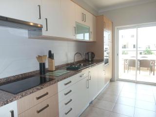C04 - Pool View 3 Bed Apartment - Lagos - 1