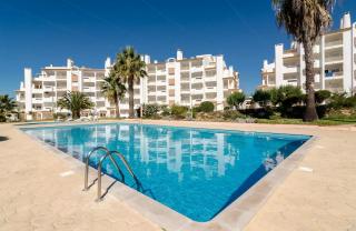 Albufeira Centrally Located Apartment with Pool View - Albufeira - 0
