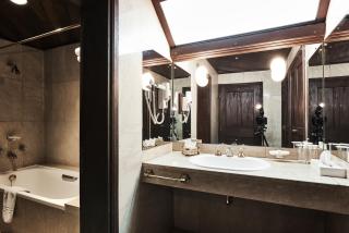 Safari Park Hotel - 4