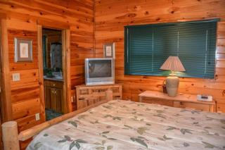 Lucilles Creekside Hideaway - 1