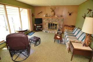 Lakeside Bills Bay Cabin - 4