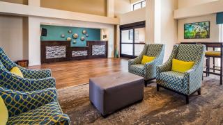 Best Western Plus Yadkin Valley Inn & Suites - Jonesville - 9