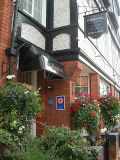 St. Raphael Guest House - York - 4