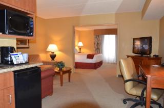 Holiday Inn Express & Suites Bloomington by IHG - Bloomington - 4