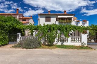 Apartman D&D, Dvorine 63 - 9