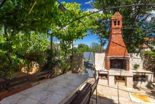 Apartman D&D, Dvorine 63 - 3