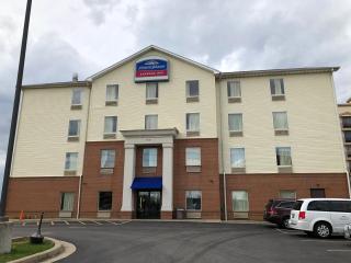 Howard Johnson by Wyndham Airport - Louisville - 8