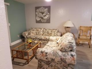 2BR/1BA Vacation Rental - Sienna Park - 4