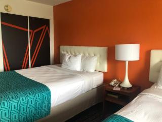 Howard Johnson by Wyndham Airport - Louisville - 3