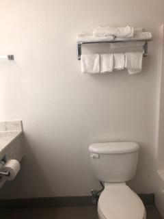 Howard Johnson by Wyndham Airport - Louisville - 1