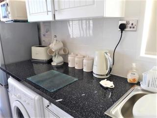 Immaculately Presented Detached Family Chalet - 5 mins to beach, nr Great Yarmouth & Norfolk Broads - 4