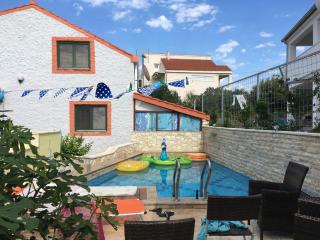 House with Pool in Tisno - Tisno - 8