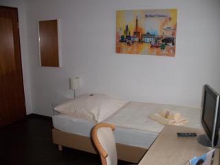 Adam Hotel - Giesen - 1