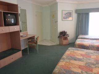 Runaway Bay Motor Inn - Gold Coast - 8