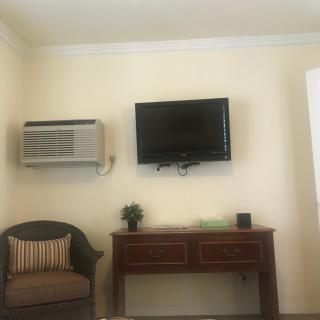 Bella Capri Inn and Suites - Camarillo - 2
