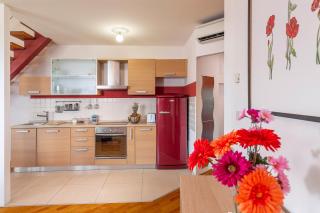 Deluxe Apartment Marina with a private parking - Rijeka - 5