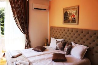 Sea Port CELEBRITY Apartment - Lets4Holiday - Varna - 8