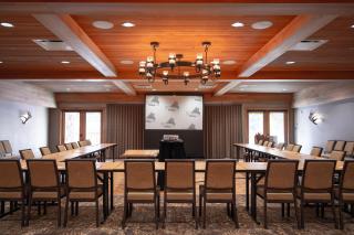 Moose Hotel and Suites - 3