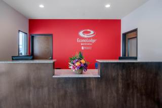 Econo Lodge Inn & Suites - Springfield - 0