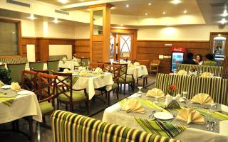 Holiday Hotel - Cherai Beach - 3