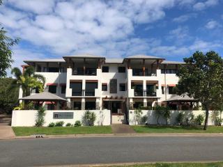 Luxury marina view Apartment cairns - 9