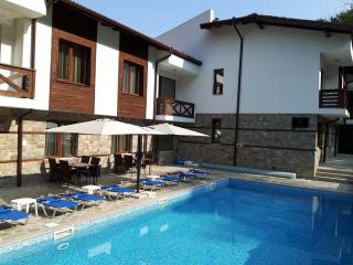 Relax Houses - 0