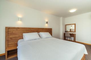 Mika's Seaview Apartments - 4