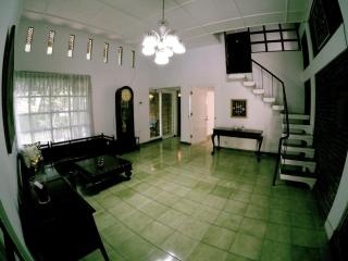 Little Creek Lodge - Malang - 3