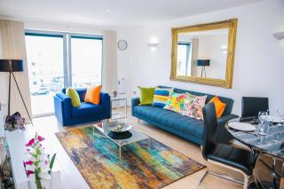 RIVERSIDE 2 BED APARTMENT - North Woolwich - 0