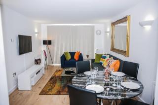 RIVERSIDE 2 BED APARTMENT - 8