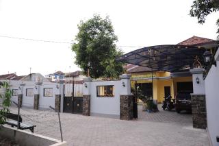 Rumah Eyang Guest House - 4