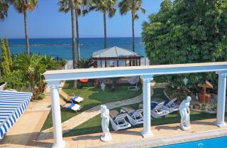 Limassol Beachfront Holiday Villa - Limassol - 5
