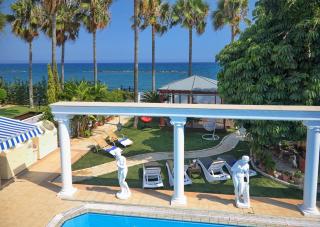 Limassol Beachfront Holiday Villa - Limassol - 0