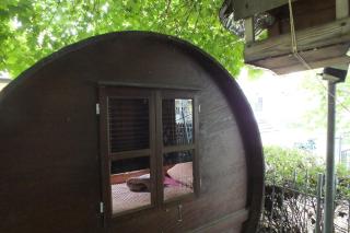 Für Alleinreisende-1 Person- Single Room- Rustikales freistehendes Mini Holzfass zum Schlafen, mit angrenzendem Badezimmer! - Leverkusen - 9