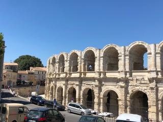 Aux pieds des arènes - Arles - 1