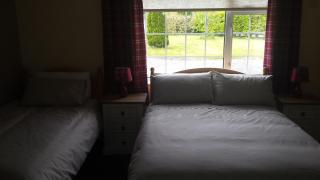 Cloonboo Lodge With Tours Sleeps 12 - Galway - 3
