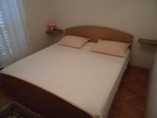 Apartments and rooms with parking space Makarska - 13979 - 1